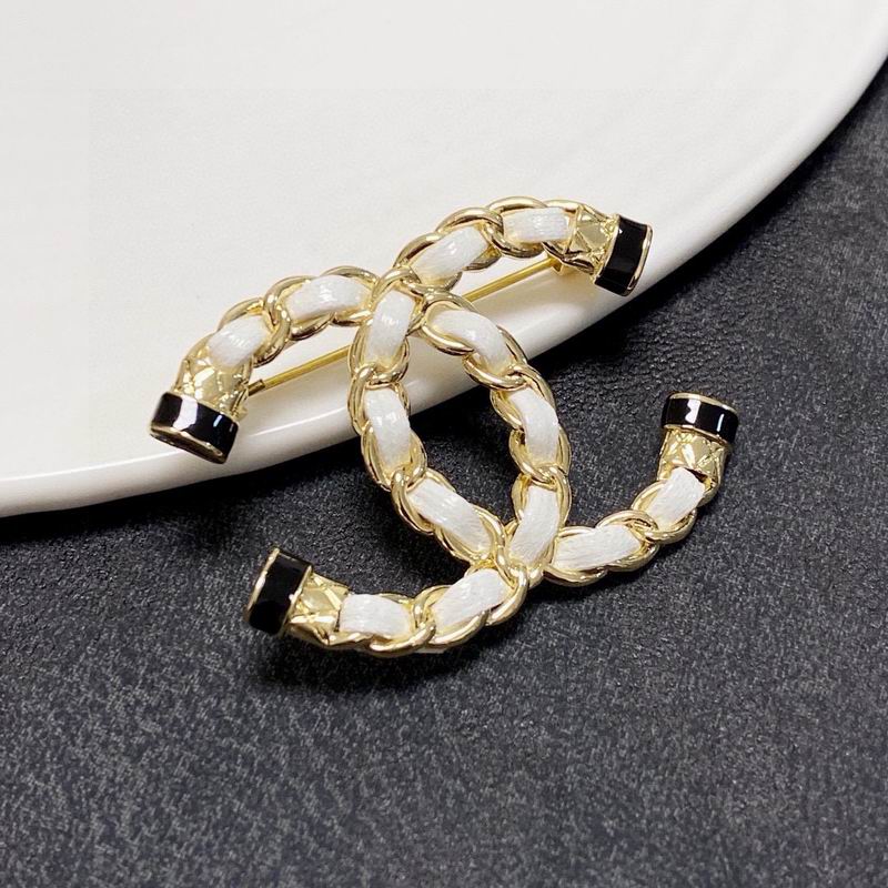 Chanel Brooch 06yxs65